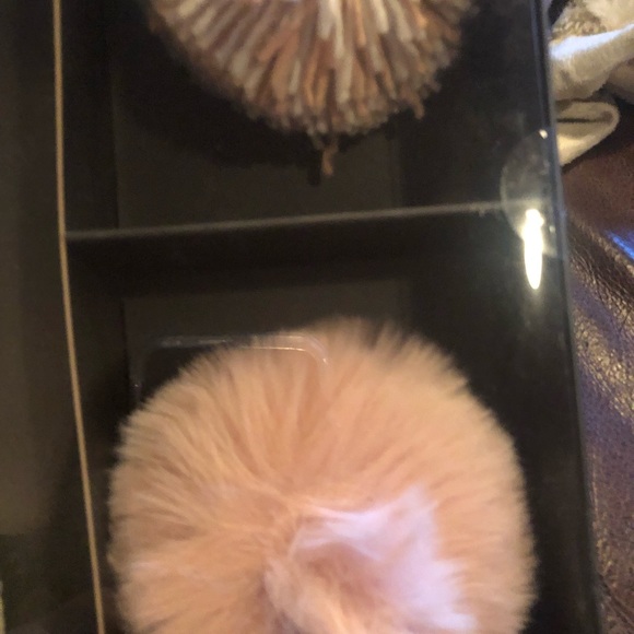 Vince Camuto Beanie Changeable Pom Poms Ivory Pink. Knit Hat Boxed Women New. - Picture 4 of 6